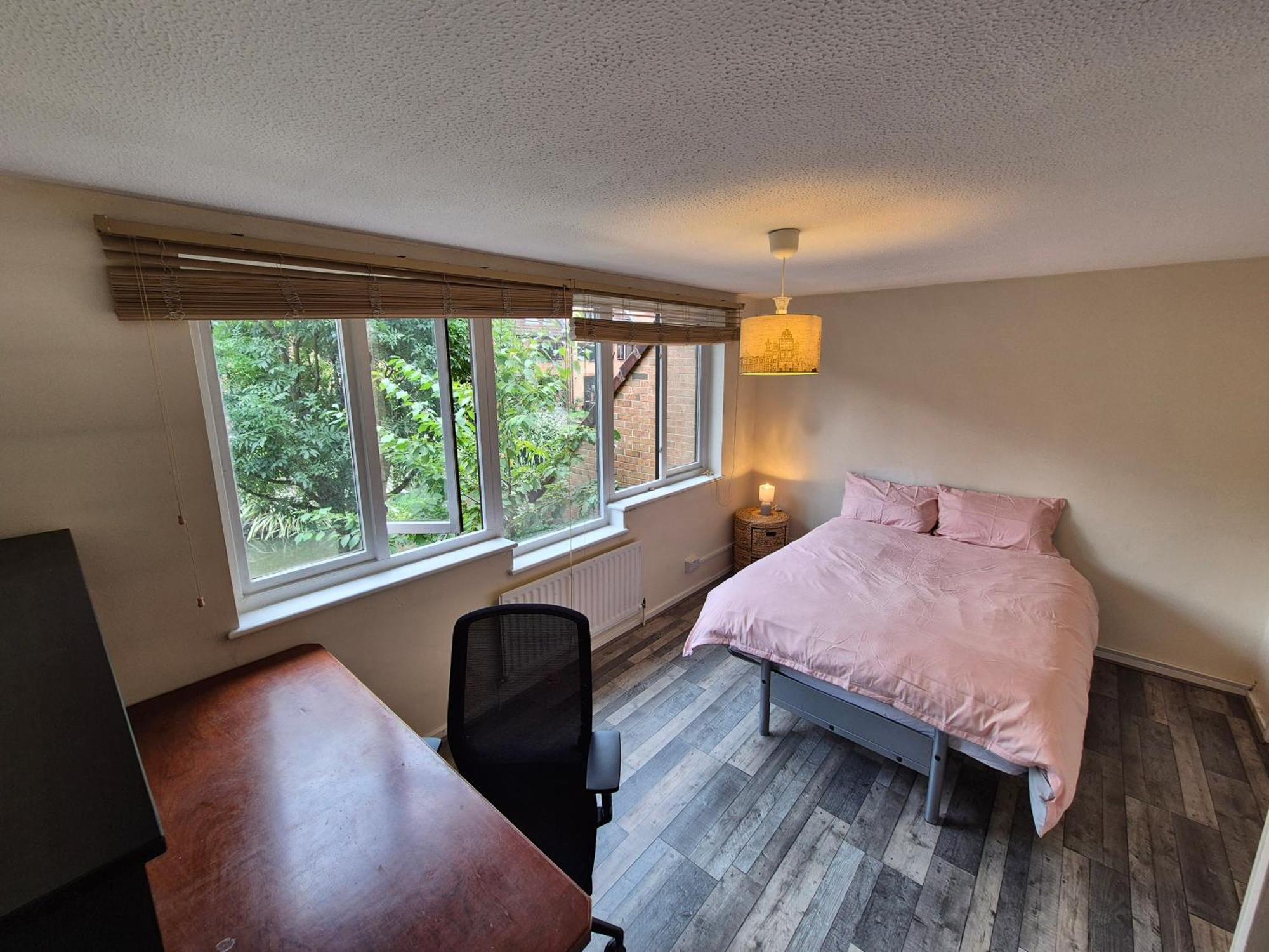 Проживание в семье Spacious And Elegant With En-suites Available In Canary Wharf *