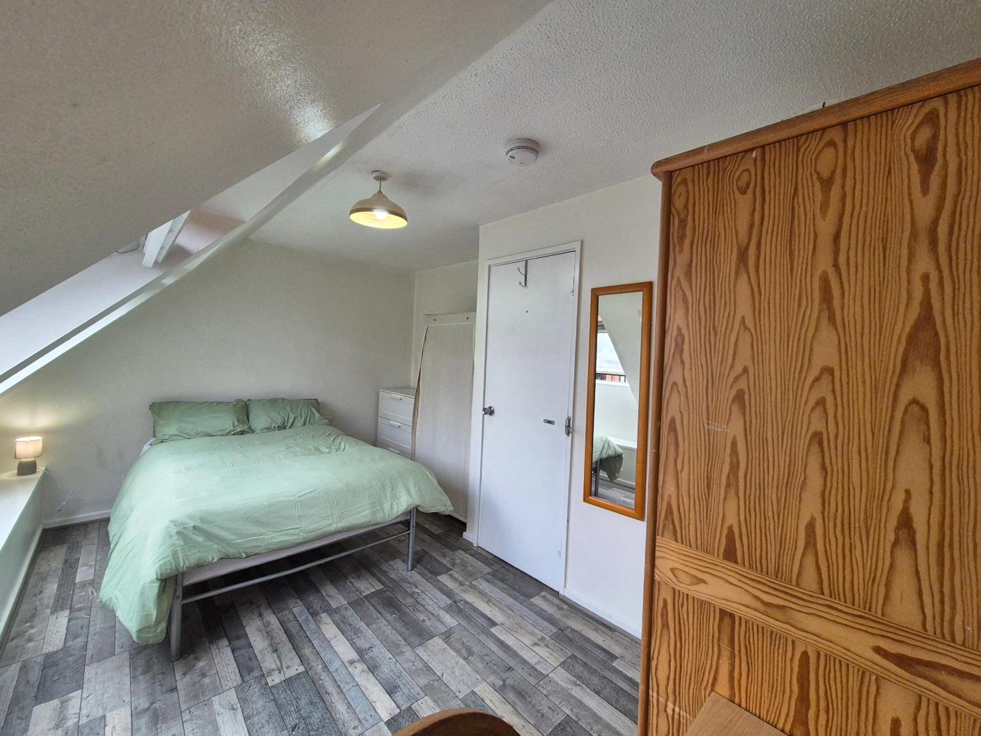 Проживание в семье Spacious And Elegant With En-suites Available In Canary Wharf Лондон