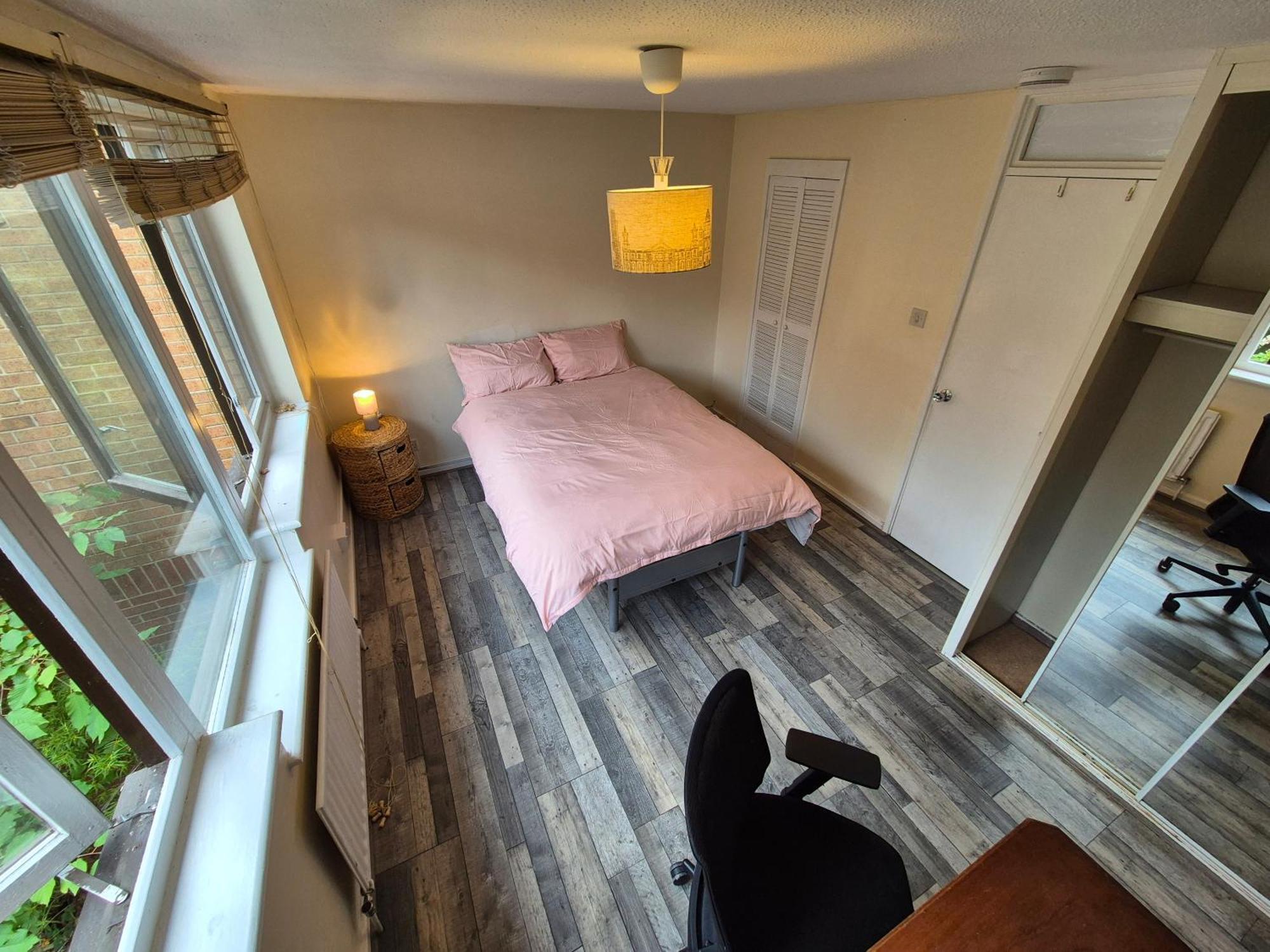 Проживание в семье Spacious And Elegant With En-suites Available In Canary Wharf *